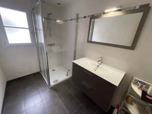 Bathroom - Single-story villa with enclosed garden and wifi, near beach (La Tranche-sur-Mer)