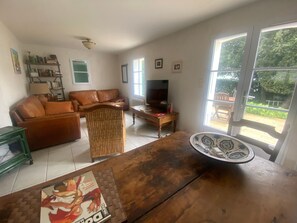 TV - Single-story villa with enclosed garden and wifi, near beach (La Tranche-sur-Mer)