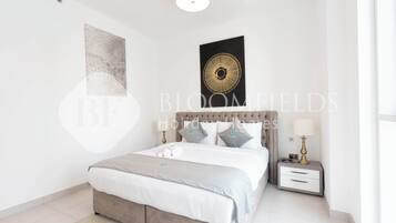 Leilighet, balkong, delvis sjøutsikt | Strykejern/-brett og wi-fi (inkludert)