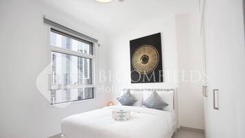 Apartment, Balkon, eingeschränkter Meerblick | Bügeleisen/Bügelbrett, kostenloses WLAN