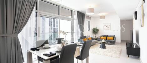 Appartement, balcon, vue partielle sur la mer | Intérieur