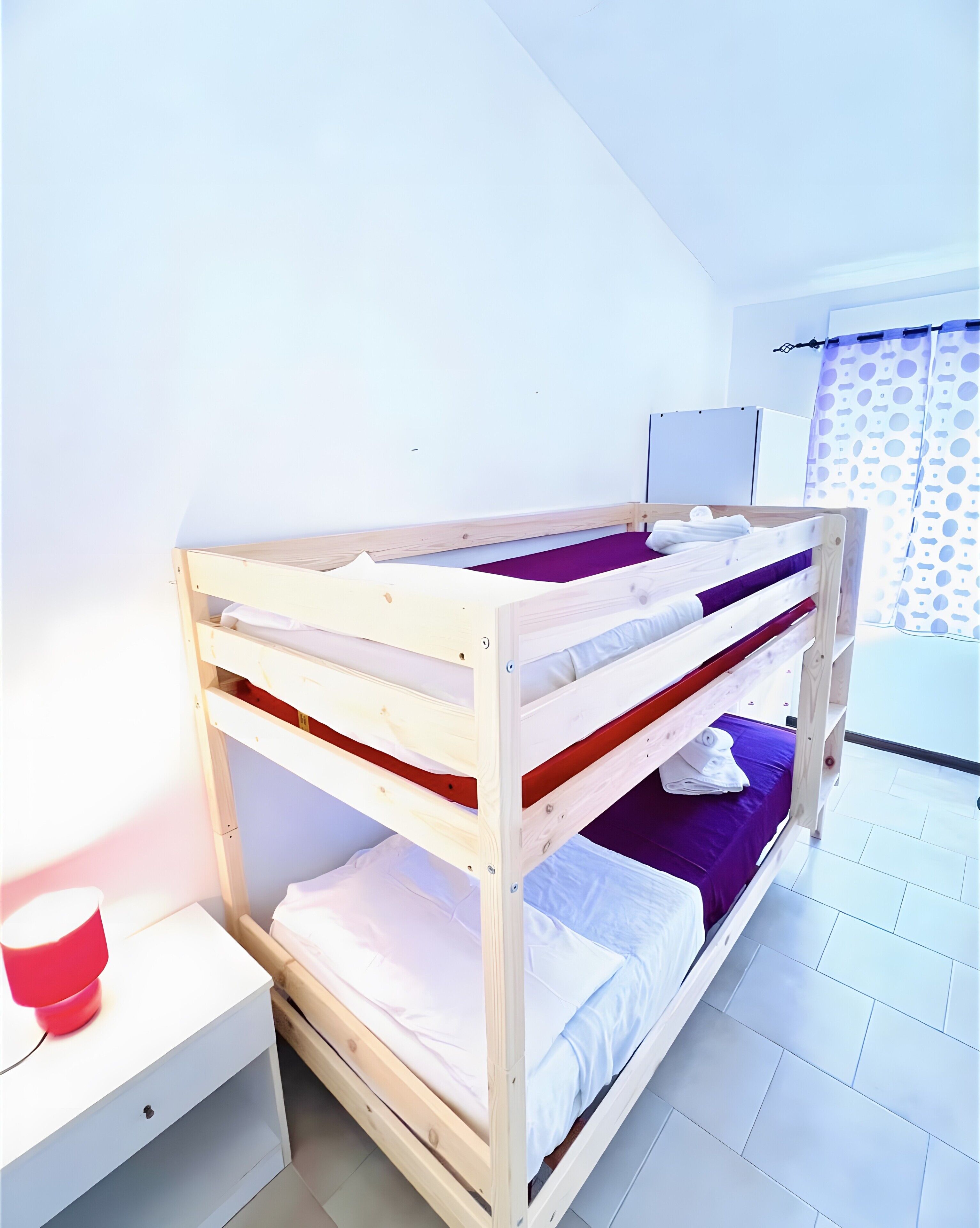 2 habitaciones, tabla de planchar con plancha, wifi y ropa de cama 