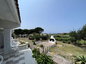 Terrace/patio - Apartment 'Trilocale Ginepro Vista Mare 2' with Sea View, Wi-Fi and Air Conditioning (Valledoria)