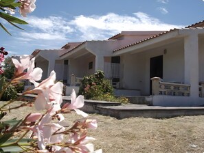 Property grounds - Apartment 'Trilocale Ginepro Vista Mare 2' with Sea View, Wi-Fi and Air Conditioning (Valledoria)