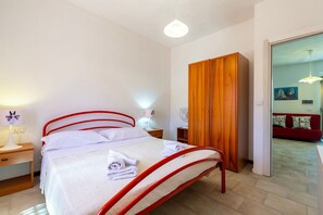 1 chambre, fer et planche à repasser, Wi-Fi, draps fournis