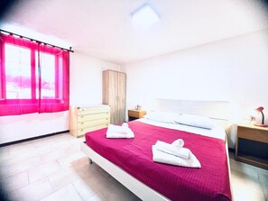 1 chambre, fer et planche à repasser, Wi-Fi, draps fournis