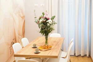 Dining - B-STAY Via Ulpiano 47 (Rome)