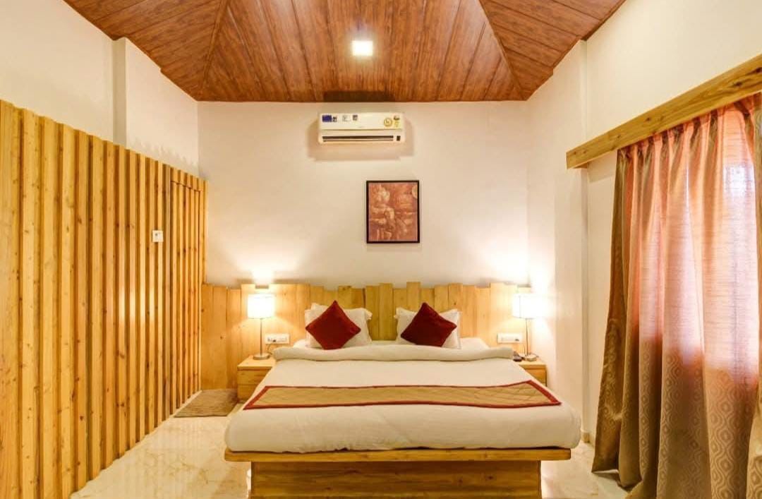 Työpöytä, kannettavalle tietokoneelle sopiva työtila, ilmainen Wi-Fi