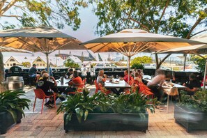 Outdoor dining - George on the Terrace (Albany)