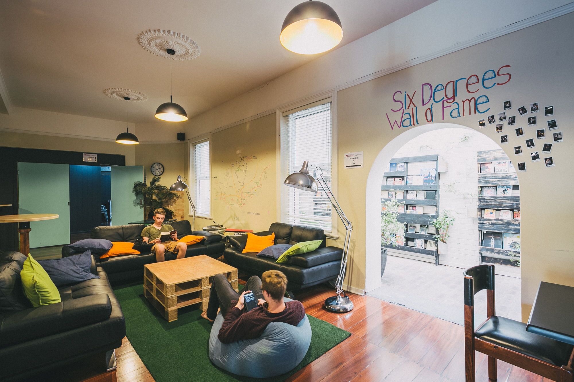 المنشأة من الداخل