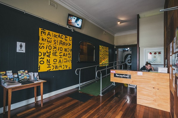 Lobby - SIX Degrees Boutique Hotel (Albany)