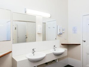 Bathroom - George on the Terrace (Albany)