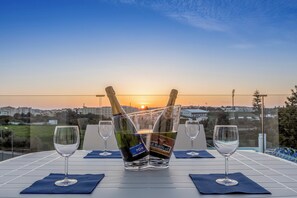 Outdoor dining - Correeira Luxury Residence G (Albufeira)