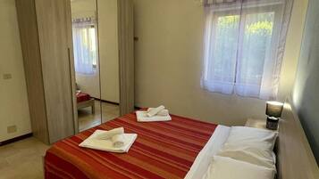 Iron/ironing board, WiFi, bed sheets