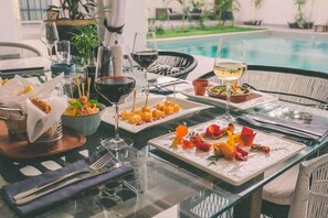 Outdoor dining - Latitude 15 (Lusaka)