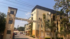 A hotel entrance with a sign reading "LOUIE VILLE Near-EAST PARK". - 24blouieville (Lusaka)