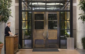 Exterior detail - Bellevue Hotel (Bellevue)