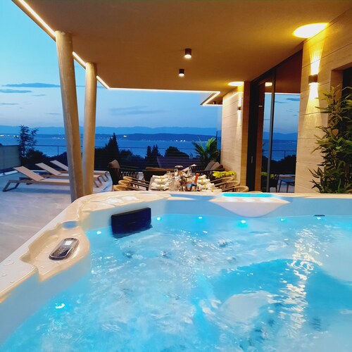 Deluxe Villa Supreme Pašman mit beheiztem Pool