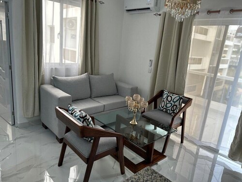 Luxury spacious 2 bedrooms 2 bathrooms located in the Maravilla Residencial