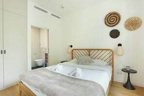 1 bedroom, laptop workspace, iron/ironing board, bed sheets - Lovely Apartment Center of Paris (Paris)