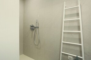 Hair dryer, soap, shampoo - Lovely Apartment Center of Paris (Paris)