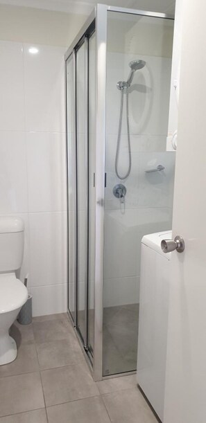 Bathroom - Trinity Beach Pacific (Cairns)