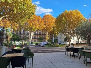 Outdoor dining - Cozy mobile home with terrace for 4 people (Les Aires)