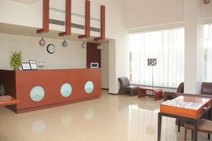 Lobby - Keys The Aures Hotel (Chhatrapati Sambhajinagar)