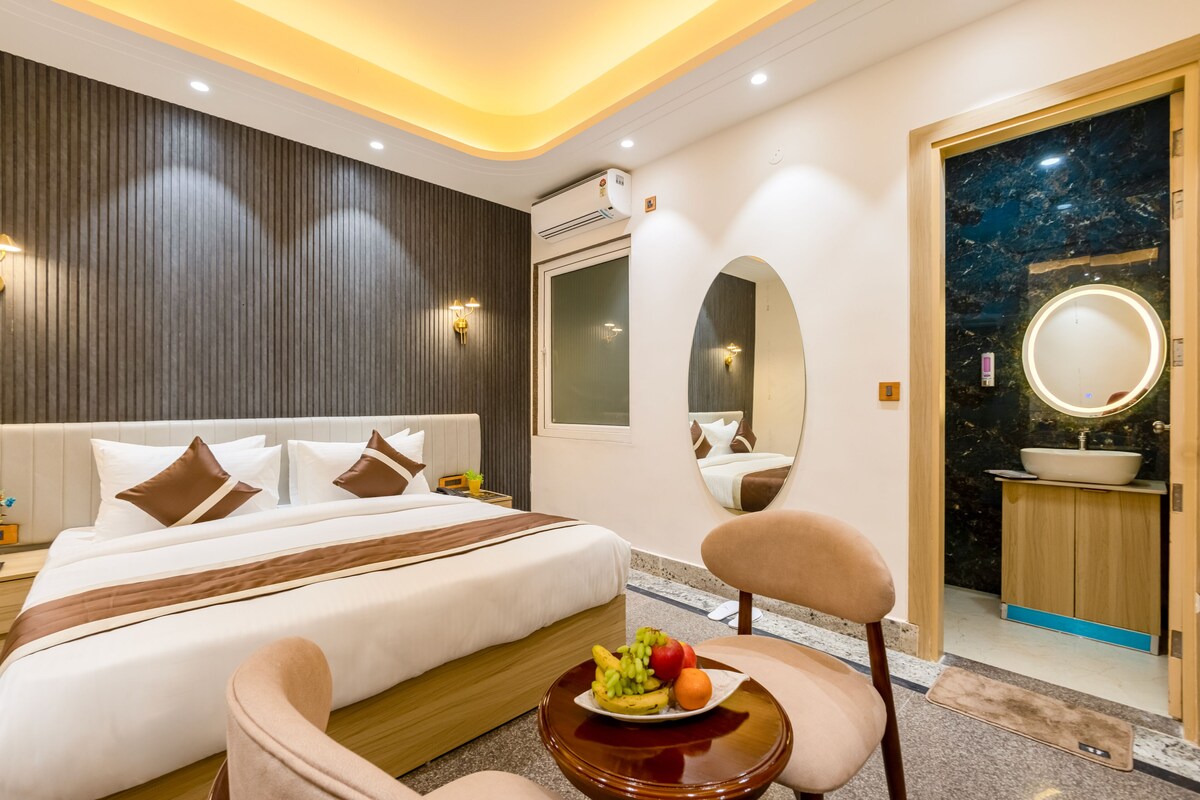 Deluxe Room | Meja, ruang kerja komputer riba, langsir/tirai gelap terus, kalis bunyi 