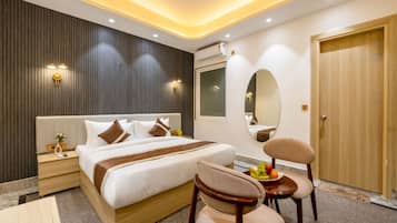 Quarto luxo | Escrivaninha, espaço de trabalho para notebook, cortinas blackout