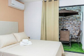 1 bedroom, iron/ironing board, Internet, bed sheets - 2 room apartment with private patio very close to chipichape (Cali)
