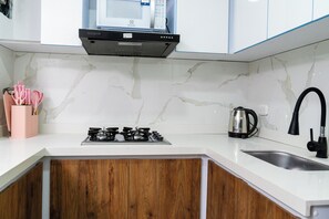 Private kitchen - 2 room apartment with private patio very close to chipichape (Cali)