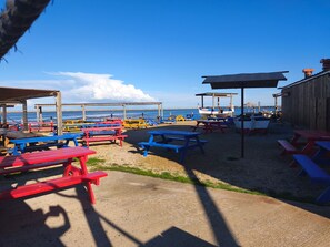 Outdoor dining - Apartment in Gruissan - Pool & Parking, 2/3 Pers. (Gruissan)