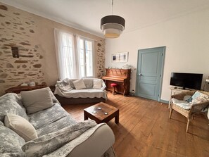 TV - 3-bedroom house, city center, beach access, WIFI included (Les Sables-d'Olonne)