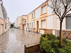 Exterior - 3-bedroom house, city center, beach access, WIFI included (Les Sables-d'Olonne)