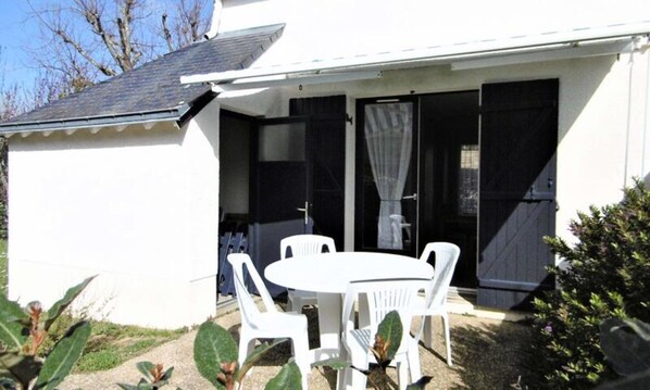 Outdoor dining - Apartment in St. Jacques Near the Beach (Sarzeau)