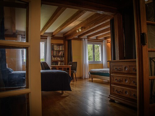 Spacious Lodge in Nargis with Private Parking, Near Paris