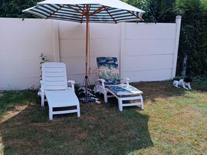 Property grounds - Spacious Lodge in Nargis with Private Parking, Near Paris (Nargis)