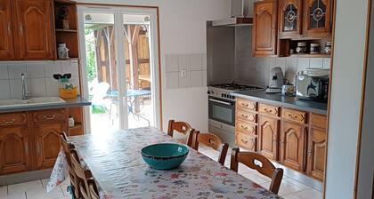 Gßte Confortable à Nargis avec Parking Privé, Proche Paris