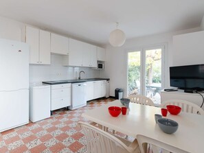 Dining - Cozy Ground-Floor Apartment for 6 with Garden, 100m from Beach, Pet-Friendly (Narbonne-Narbonne Plage-Narbonne Plage)