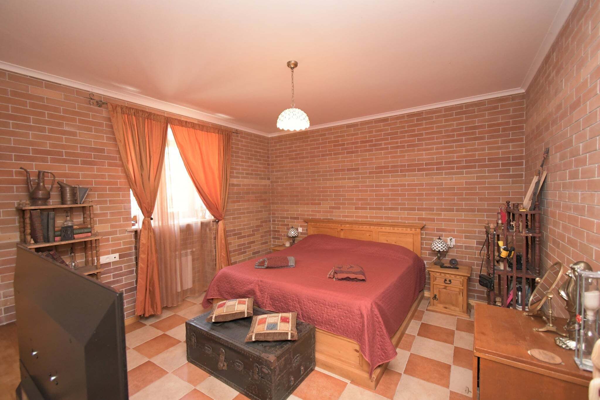 6 bedrooms, internet, bed sheets