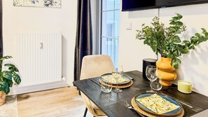 Dining - Luna Apartment Passau - Balcony - Kitchen - Self Checkin - Parking lot (Passau)