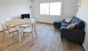 Dining - Modern Apartment in Palamós, with Air Conditioning (Palamós)