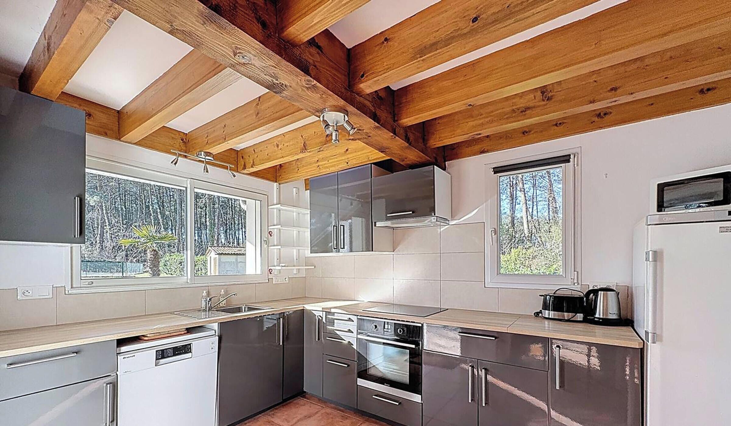 Fridge, microwave, oven, coffee/tea maker