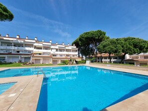 Pool - Apartment 400m from the beach with communal pool (L'Escala)