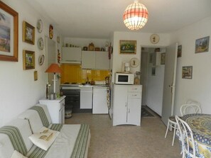 Interior - 2-Room Apartment Near Beach with Garage - 4 Guests (Bormes-les-Mimosas)