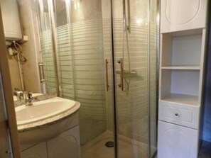 Bathroom - 2-Room Apartment Near Beach with Garage - 4 Guests (Bormes-les-Mimosas)