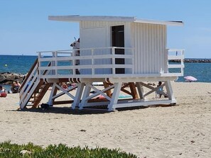 Beach nearby - Family Home 200m from Beach, Parking, Terrace, 3 Bedrooms, Sleeps 6 (Le Barcarès)