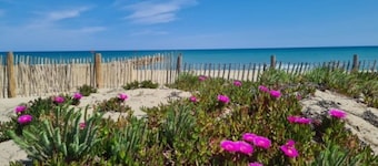 Family Home 200m from Beach, Parking, Terrace, 3 Bedrooms, Sleeps 6