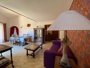 TV - Family Home 200m from Beach, Parking, Terrace, 3 Bedrooms, Sleeps 6 (Le Barcarès)